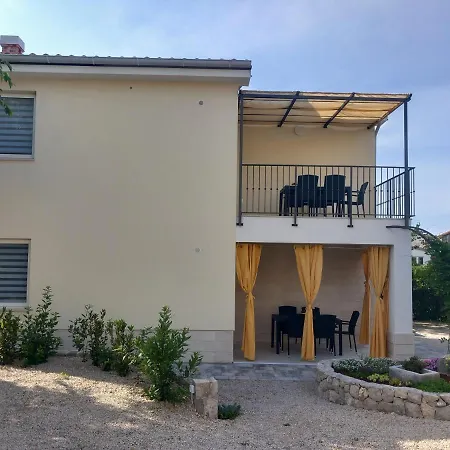 Apartman Ivona U Prizemlju Malinska Exterior photo