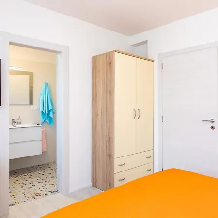 Apartman Ivona U Prizemlju Malinska Exterior photo