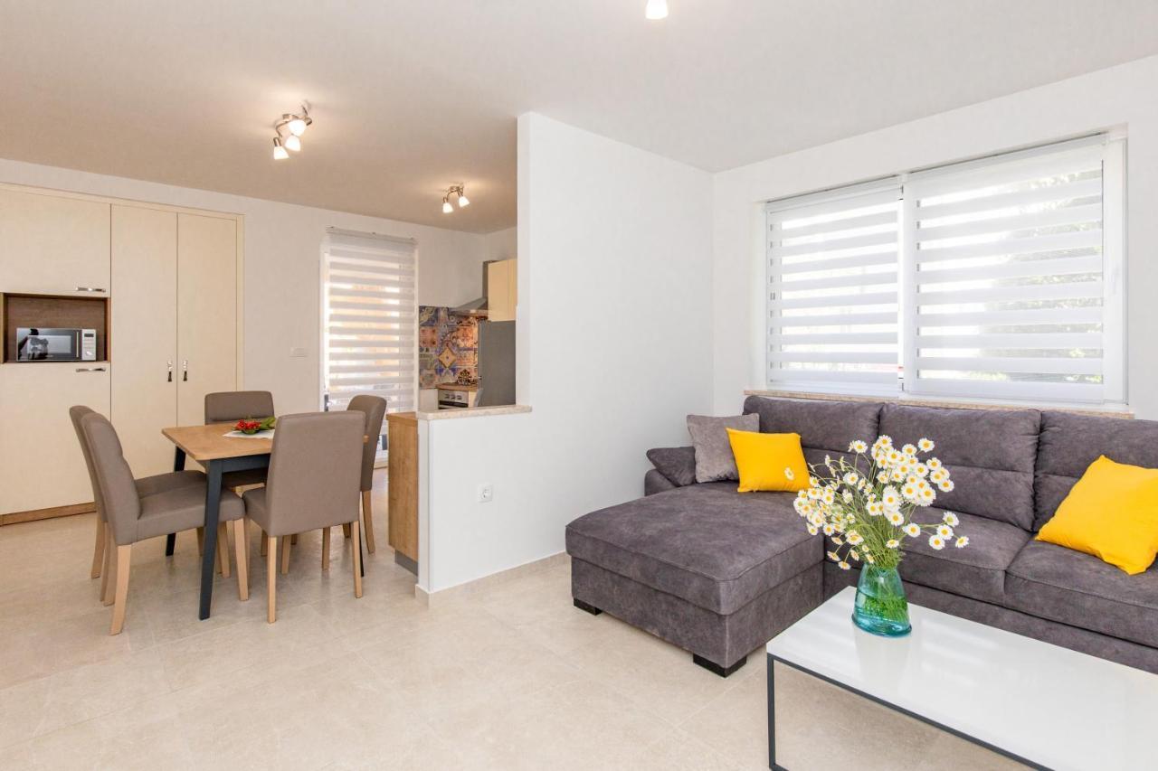 Apartment Ivona U Prizemlju *