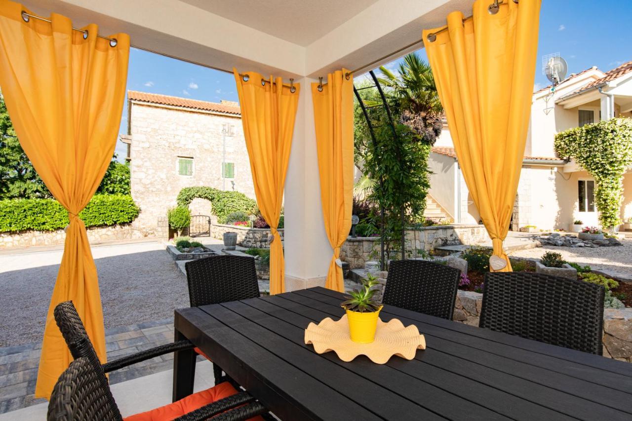 Ivona U Prizemlju Apartma *