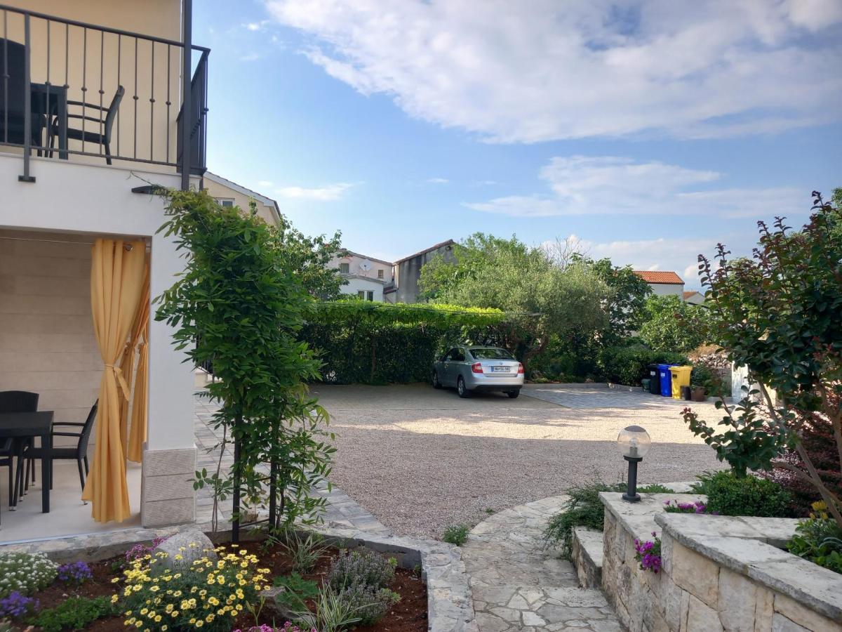 Ivona U Prizemlju Apartma *